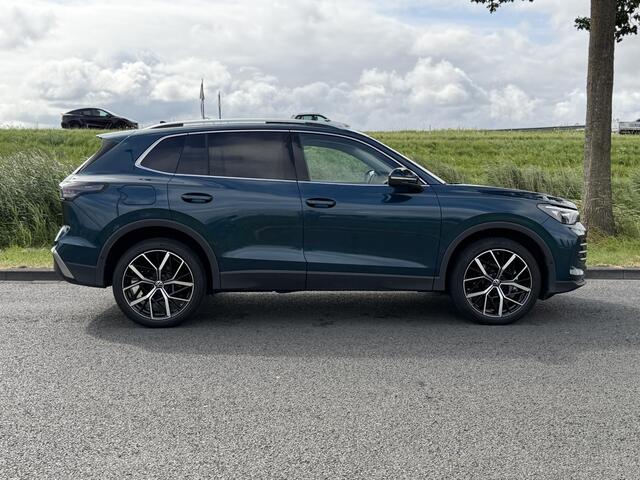 Volkswagen TIGUAN 1.5 TSI eHybrid 150 kW Elegance | Harman/Kardon | Massage stoelen | Trekhaak | Panoramadak | IQ Matrix led | Apple Carplay/Android Auto | 360 camera |