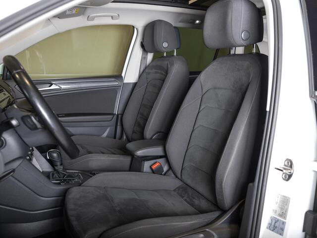 Volkswagen TIGUAN 1.5 TSI ACT R-Line Highline / 150pk / Panorama dak / Trekhaak / NAP / Stoelverwarming / Voorruit verwarming /