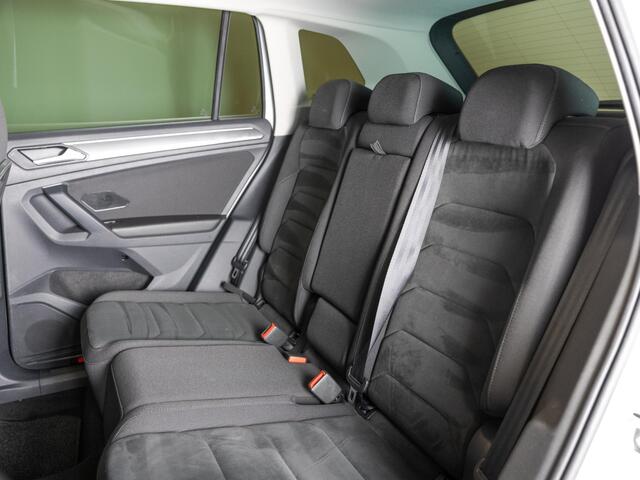 Volkswagen TIGUAN 1.5 TSI ACT R-Line Highline / 150pk / Panorama dak / Trekhaak / NAP / Stoelverwarming / Voorruit verwarming /