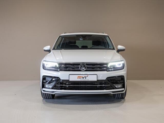 Volkswagen TIGUAN 1.5 TSI ACT R-Line Highline / 150pk / Panorama dak / Trekhaak / NAP / Stoelverwarming / Voorruit verwarming /