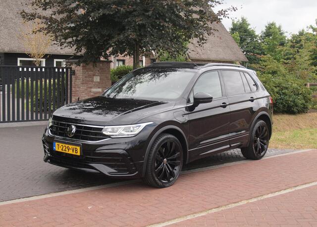 Volkswagen TIGUAN 1.4 TSI eHybrid R-Line Business | NL-Auto | Panoramadak | Trekhaak | 360 Camera | Sfeerverlichting | ACC |