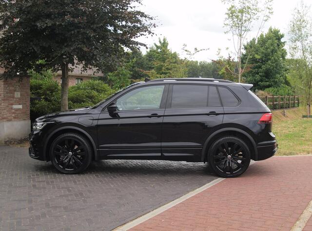 Volkswagen TIGUAN 1.4 TSI eHybrid R-Line Business | NL-Auto | Panoramadak | Trekhaak | 360 Camera | Sfeerverlichting | ACC |
