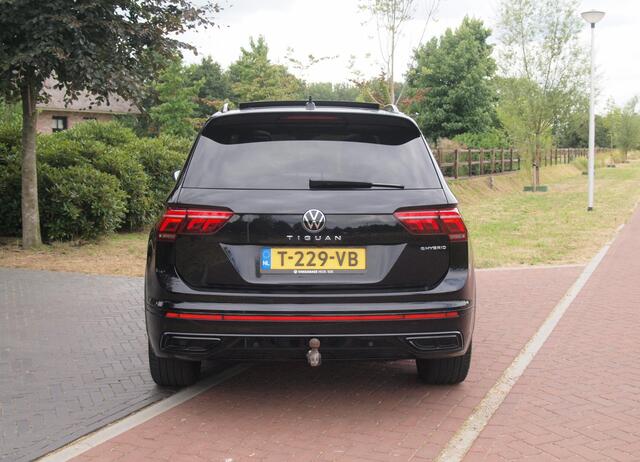 Volkswagen TIGUAN 1.4 TSI eHybrid R-Line Business | NL-Auto | Panoramadak | Trekhaak | 360 Camera | Sfeerverlichting | ACC |