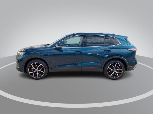 Volkswagen TIGUAN 1.5eTSI 150kW/204PK Elegance DSG · Panoramadak · Trekhaak · 360°Camera + Parkeersensoren · Garantie t/m 01-10-2030 of 100000km.