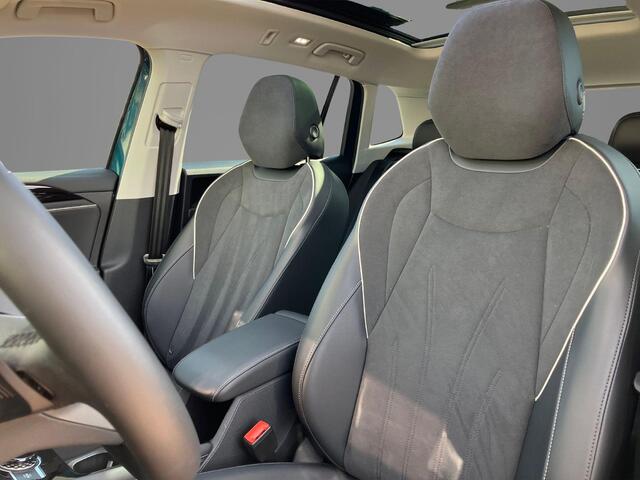 Volkswagen TIGUAN 1.5eTSI 150kW/204PK Elegance DSG · Panoramadak · Trekhaak · 360°Camera + Parkeersensoren · Garantie t/m 01-10-2030 of 100000km.
