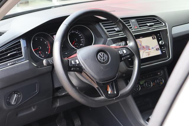 Volkswagen TIGUAN 1.5 TSI 130pk Comfortline | Origineel NL | ACC | Navigatie | Trekhaak | 1.600kg trekgewicht |