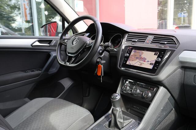Volkswagen TIGUAN 1.5 TSI 130pk Comfortline | Origineel NL | ACC | Navigatie | Trekhaak | 1.600kg trekgewicht |