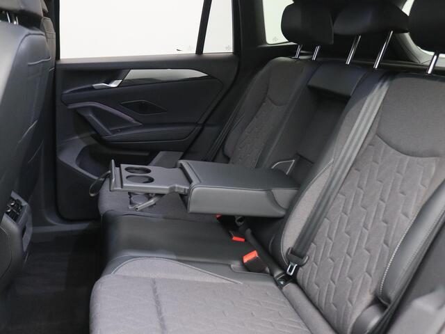 Volkswagen TIGUAN 1.5 eHybrid Life Edition 204PK DSG Panoramadak, Trekhaak, 360gr. Camera, Zwarte hemelbekleding, 18" LM Velgen, Navi via Apple Carplay/Android Auto, Keyless, Elektr. Achterklep, Side Assist