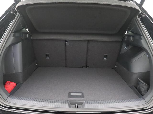 Volkswagen TIGUAN 1.5 eHybrid Life Edition 204PK DSG Panoramadak, Trekhaak, 360gr. Camera, Zwarte hemelbekleding, 18" LM Velgen, Navi via Apple Carplay/Android Auto, Keyless, Elektr. Achterklep, Side Assist