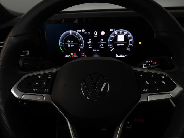 Volkswagen TIGUAN 1.5 eHybrid R-Line Edition 204 pk Automaat (DSG) | Verlengde garantie | Navigatie | Panoramadak | Trekhaak (wegklapbaar) | Parkeersensoren (Park assist) | Rondomzicht camera | R-Line |