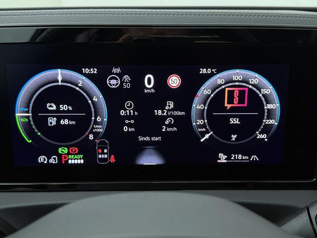 Volkswagen TIGUAN 1.5 eHybrid Life Edition | 204 PK | SoH 99% | Trekhaak | Panoramadak | Area view 360 | Stoelverwarming | Virtual pedal achterklep |