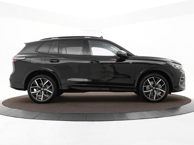 Volkswagen TIGUAN 1.5 eHybrid 272pk DSG R-Line Edition · Panoramadak · Inklap. Trekhaak · 360 Camera · Leder Varenna · Matrix LED · Head-Up Display · Harman Kardon Sound · Garantie t/m 16-09-2030 of 100.000km
