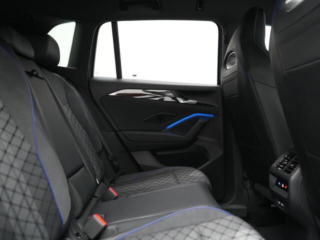 Volkswagen TIGUAN 1.5 eHybrid R-Line Edition PHEV 204pk Dealer O.H. | Adaptive Cruise | Head Up | Camera | IQ Light | Sportstoelen Massage & Verwarmd | Sfeerverlichting | Stuur Verwarmd | Keyless | Blis | Apple Carplay | Navigatie | DAB | Plug In Hybrid |