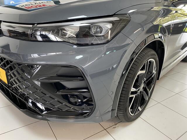 Volkswagen TIGUAN 1.5 eHybrid R-Line Edition 272 PK Black-Style Panoramadak / Headup / Dynamic Light / harman-kardon / Trekhaak/ Leer / Massage stoelen