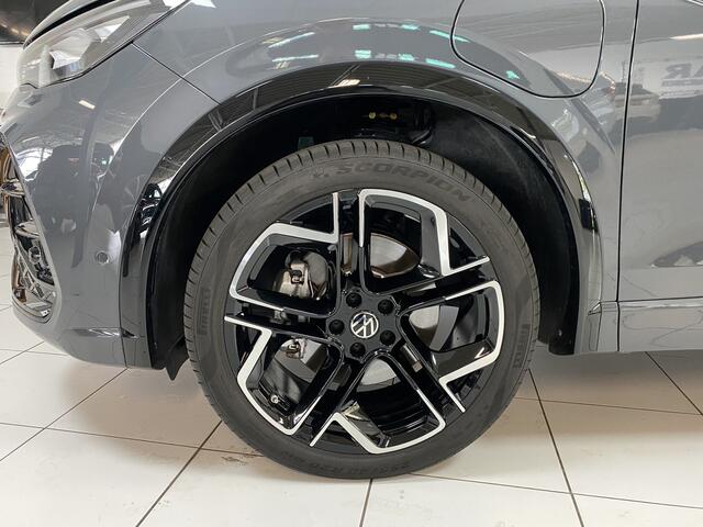Volkswagen TIGUAN 1.5 eHybrid R-Line Edition 272 PK Black-Style Panoramadak / Headup / Dynamic Light / harman-kardon / Trekhaak/ Leer / Massage stoelen
