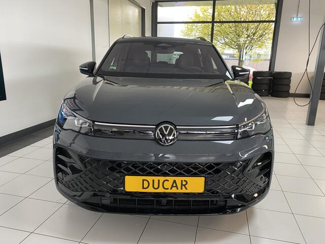 Volkswagen TIGUAN 1.5 eHybrid R-Line Edition 272 PK Black-Style Panoramadak / Headup / Dynamic Light / harman-kardon / Trekhaak/ Leer / Massage stoelen