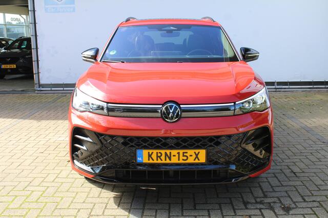 Volkswagen TIGUAN 1.5 eHybrid R-Line Edition | Incl. 12 maanden Garantie | Panorama dak | Elektrisch wegklapbare trekhaak | Massage stoelen | Elektrisch verstelbare stoelen met memory | Head-Up Display | Stoelverwarming/ventilatie | 360° Camera | Harman/Kardon Audiosysteem