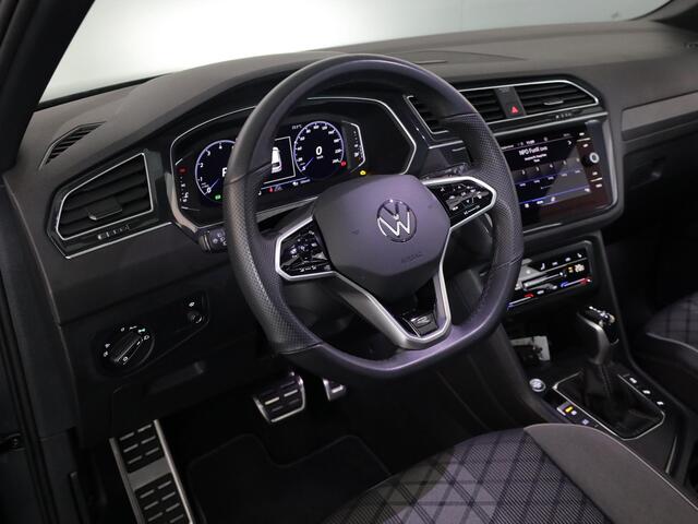 Volkswagen TIGUAN 1.5 TSI R-Line Business 150 pk Automaat (DSG) | Navigatie | Panoramadak | Parkeersensoren (Park assist) | Achteruitrijcamera | Head-up display | R-Line |