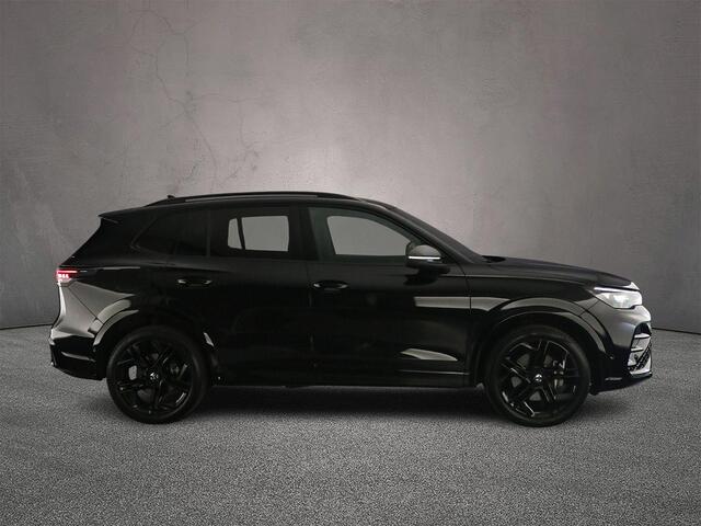 Volkswagen TIGUAN R-Line Business 1.5 TSI eHybrid 272pk DSG Automaat Trekhaak, Black Style, Adaptive cruise control, Navigatie, Achteruitrijcamera, LED koplampen