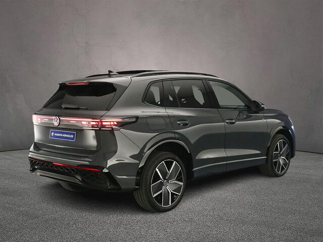 Volkswagen TIGUAN R-Line Edition 1.5 TSI eHybrid 272pk DSG Automaat Trekhaak, Black style, Panoramadak, 360 camera, Head up display, Achteruitrijcamera, Adaptive cruise control