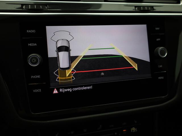 Volkswagen TIGUAN 1.5 TSI R-Line Business | Black Style | Head Up | Keyless | IQ Light | Trekhaak wegkl. | Camera | Prijs Rijklaar!!