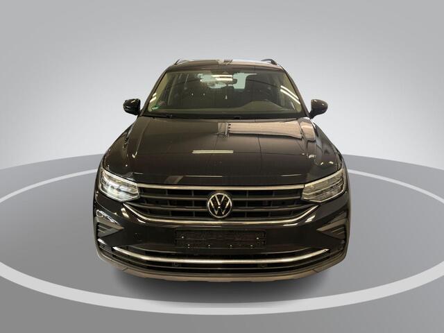 Volkswagen TIGUAN 1.4 TSI eHybrid 245pk DSG Life Business · Camera · Inklap. Trekhaak · Stuur- & Stoelverwarming · Parkeerassistent · Apple/Android Car Play ·