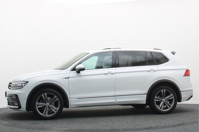 Volkswagen TIGUAN Allspace 1.5 TSI DSG Highline Business R-Line 7p. Camera, Apple CarPlay, Panoramdak, Elek. Trekhaak, Virtual Cockpit, LED, 19"