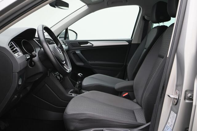 Volkswagen TIGUAN 1.5 TSI Comfortline Navigatie, ACC, Apple CarPlay, Climate-/Cruise Control, PDC, 17"