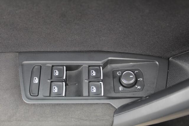 Volkswagen TIGUAN 1.4 TSI CL. 7P/ Automaat / Navigatie / Black-Edition