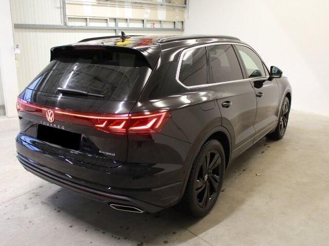 Volkswagen TOUAREG 3.0 TSi eHybrid 4M Elegance ACC Trekhaak Luchtvering Head-Up Panoramadak Massage Stoelkoeling