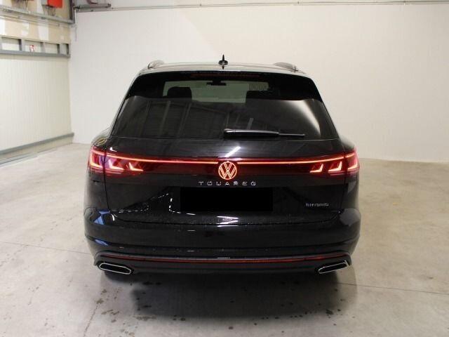 Volkswagen TOUAREG 3.0 TSi eHybrid 4M Elegance ACC Trekhaak Luchtvering Head-Up Panoramadak Massage Stoelkoeling