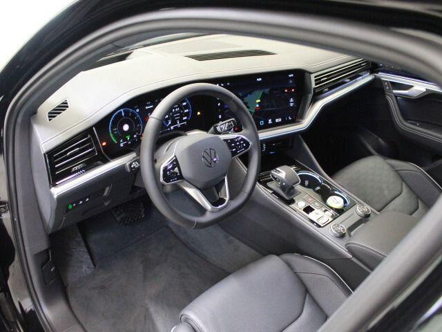 Volkswagen TOUAREG 3.0 TSi eHybrid 4M Elegance ACC Trekhaak Luchtvering Head-Up Panoramadak Massage Stoelkoeling