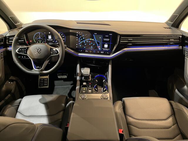 Volkswagen TOUAREG R 3.0 TSi 462 PK eHybrid 4MOTION Full Options / Luchtvering / IQ Matrix / 360 Camera / Panoramadak / Head-Up / Leder / Stoelventilatie / Stoelverwarming