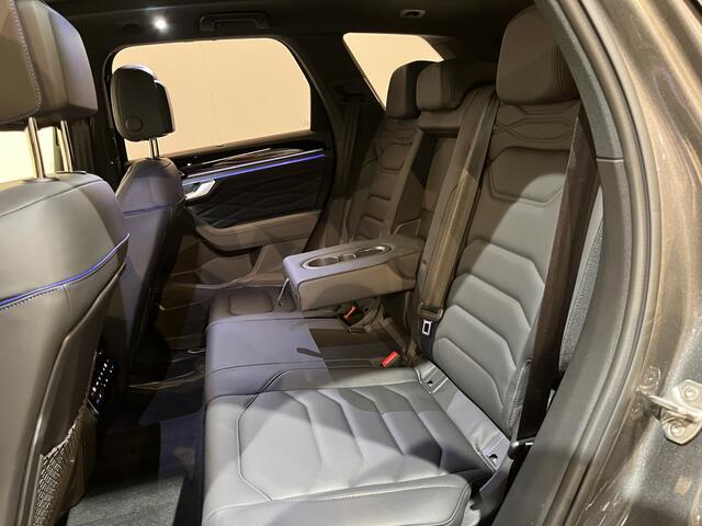 Volkswagen TOUAREG R 3.0 TSi 462 PK eHybrid 4MOTION Full Options / Luchtvering / IQ Matrix / 360 Camera / Panoramadak / Head-Up / Leder / Stoelventilatie / Stoelverwarming