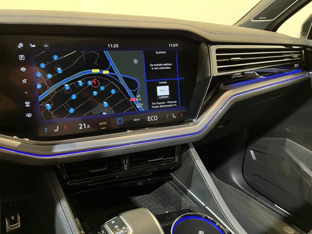 Volkswagen TOUAREG R 3.0 TSi 462 PK eHybrid 4MOTION Full Options / Luchtvering / IQ Matrix / 360 Camera / Panoramadak / Head-Up / Leder / Stoelventilatie / Stoelverwarming