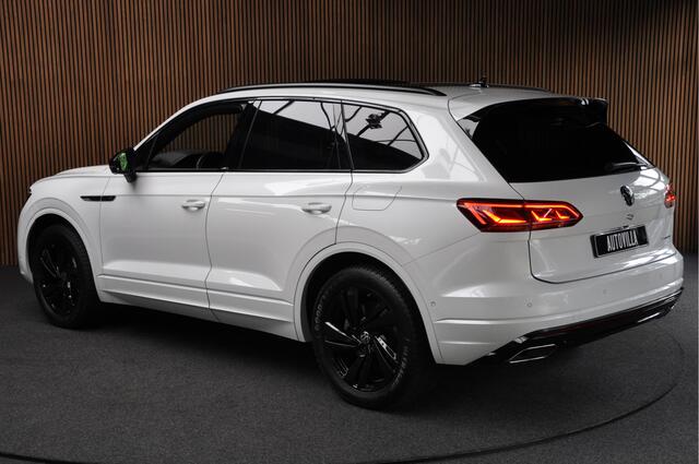 Volkswagen TOUAREG 3.0 TSi 4M R-line Head-up Luchtvering Dynaudio Stoel ventilatie Trekhaak elektrisch uitklapbaar
