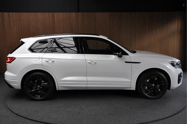 Volkswagen TOUAREG 3.0 TSi 4M R-line Head-up Luchtvering Dynaudio Stoel ventilatie Trekhaak elektrisch uitklapbaar