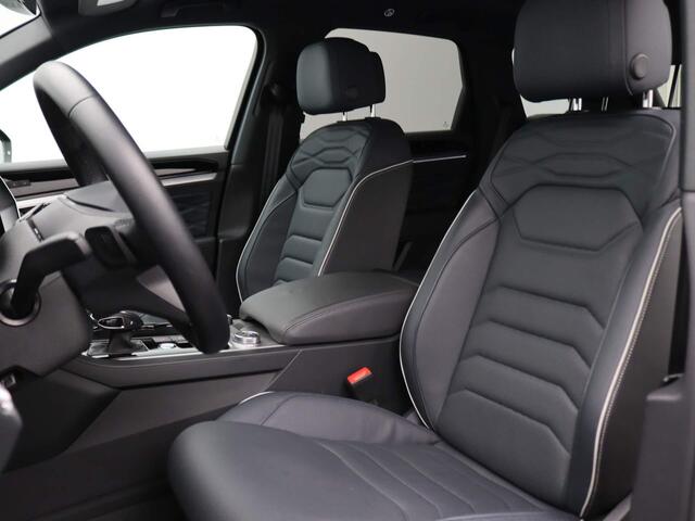 Volkswagen TOUAREG 3.0 TSi eHybrid Elegance 4MOTION 340PK DSG Panoramadak, trekhaak, 360 gr. camera, leder, stoel-verwarming/ventilatie, luchtvering, head-up, 20" lichtmetaal