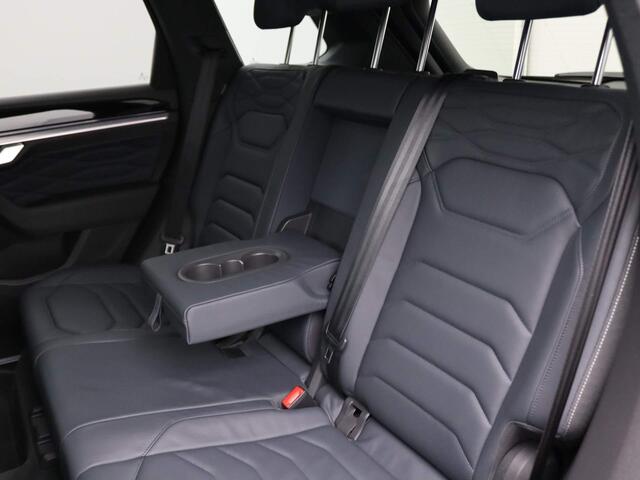 Volkswagen TOUAREG 3.0 TSi eHybrid Elegance 4MOTION 340PK DSG Panoramadak, trekhaak, 360 gr. camera, leder, stoel-verwarming/ventilatie, luchtvering, head-up, 20" lichtmetaal