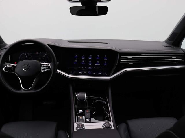 Volkswagen TOUAREG 3.0 TSi eHybrid Elegance 4MOTION 340PK DSG Panoramadak, trekhaak, 360 gr. camera, leder, stoel-verwarming/ventilatie, luchtvering, head-up, 20" lichtmetaal