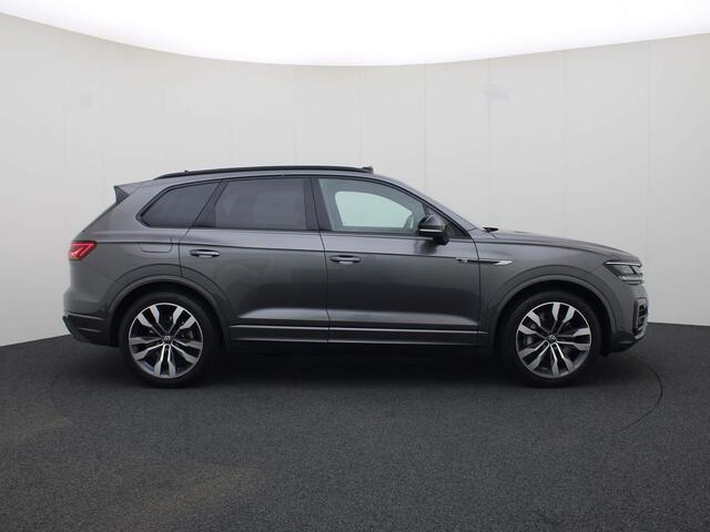 Volkswagen TOUAREG 3.0 TSi eHybrid/462PK DSG 4MOTION R · Keyless · Panoramadak · Luchtvering · 360 Camera · Massage · Stoelventilatie · 21'' Inch · Garantie t/m 03-12-2028 of 100.000km