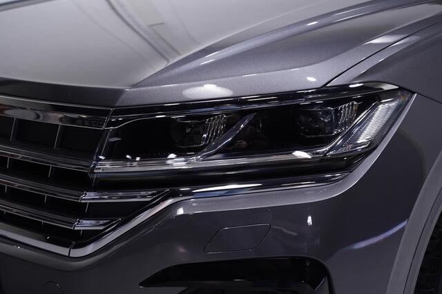 Volkswagen TOUAREG 3.0 TDI 232 pk R-Line Grijs Kenteken 2-Zits Navi Camera, Leder Zwart, Luchtvering, Adapt. Cruise, Trekhaak 3500 kg