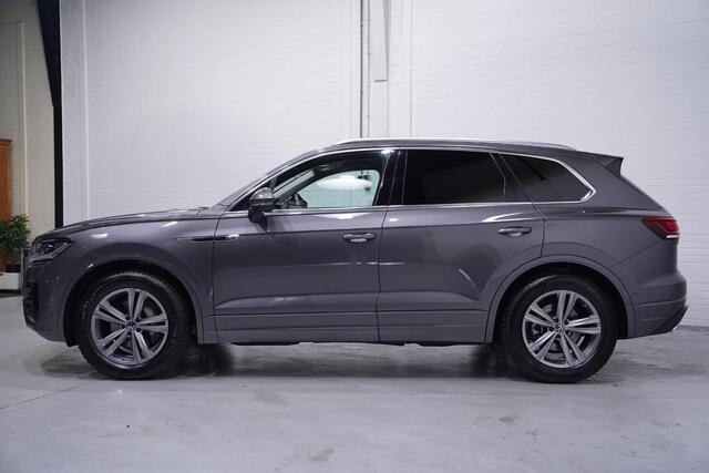 Volkswagen TOUAREG 3.0 TDI 232 pk R-Line Grijs Kenteken 2-Zits Navi Camera, Leder Zwart, Luchtvering, Adapt. Cruise, Trekhaak 3500 kg