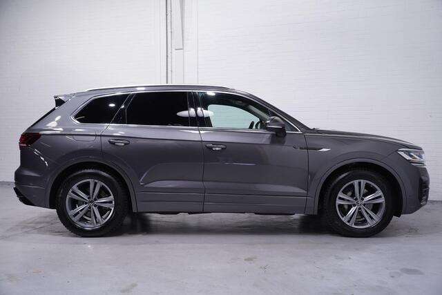 Volkswagen TOUAREG 3.0 TDI 232 pk R-Line Grijs Kenteken 2-Zits Navi Camera, Leder Zwart, Luchtvering, Adapt. Cruise, Trekhaak 3500 kg