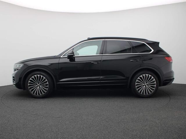 Volkswagen TOUAREG 3.0 TSi eHybrid 4MOTION Elegance 382PK DSG Luchtvering, Servosluiting, Pano-Schuifdak, 360gr Camera, Keyless, Side Assist, Trekhaak, 21" LM Velgen