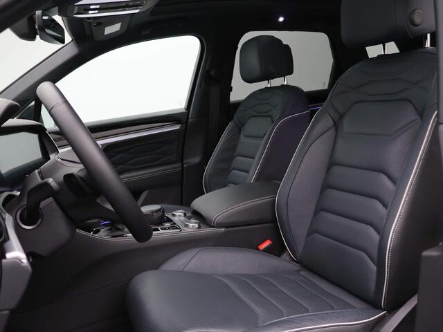 Volkswagen TOUAREG 3.0 TSi eHybrid 4MOTION Elegance 382PK DSG Luchtvering, Servosluiting, Pano-Schuifdak, 360gr Camera, Keyless, Side Assist, Trekhaak, 21" LM Velgen