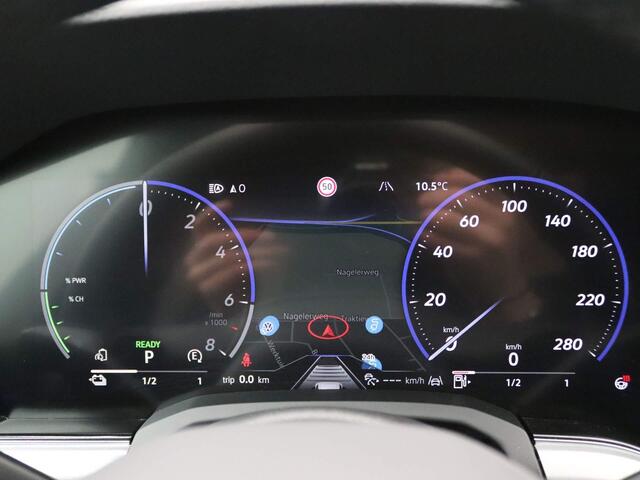 Volkswagen TOUAREG 3.0 TSi eHybrid 4MOTION Elegance 382PK DSG Luchtvering, Servosluiting, Pano-Schuifdak, 360gr Camera, Keyless, Side Assist, Trekhaak, 21" LM Velgen