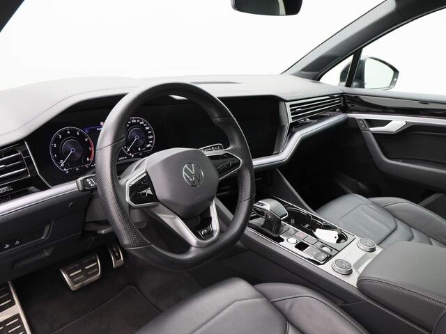 Volkswagen TOUAREG 3.0 TSi 340 Pk R-Line | Panoramadak | Trekhaak | Leder | Camera | 21 Inch | Full LED | 60.530 Km!!