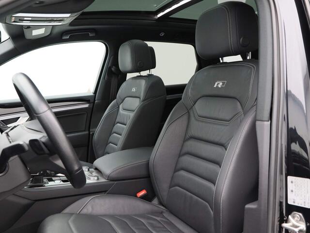 Volkswagen TOUAREG 3.0 TSi 340 Pk R-Line | Panoramadak | Trekhaak | Leder | Camera | 21 Inch | Full LED | 60.530 Km!!