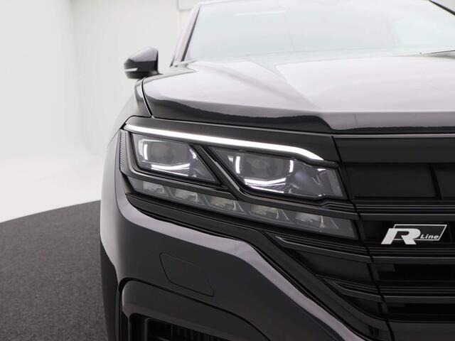 Volkswagen TOUAREG 3.0 TSi 340 Pk R-Line | Panoramadak | Trekhaak | Leder | Camera | 21 Inch | Full LED | 60.530 Km!!